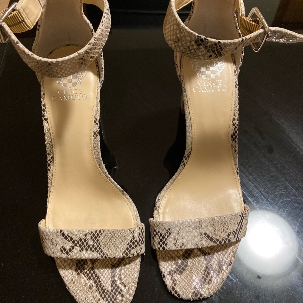Vince camuto heel!